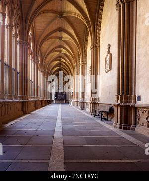 View of the ornate gothic cloister arcade arches of the Catholic Catedral de Santa Maria la Real, 15th Century Gothic Cathedral, Pamplona. Navarre, Sp Stock Photo