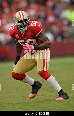 San Francisco 49ers linebacker Patrick Willis (52) during the fourth  quarter of an NFL football game in San Francisco, Sunday, Oct. 17, 2010.  (AP Photo/Marcio Jose Sanchez Stock Photo - Alamy