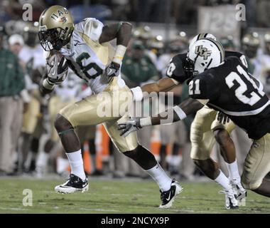 Central Florida's wide receiver Josh Reese (80) makes a catch against  Memphis cornerback Taurean Nixon (30) on Saturday, October 29, 2011 in  Orlando, FLA. (AP Photo/Brandon Goodman Stock Photo - Alamy