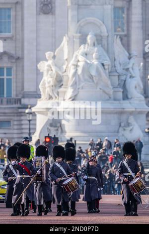 London, UK. 15th Feb, 2023. Changing of The King's Guard - 23 Parachute Engineer Regiment replace a Guards Regiment with musical Support from the Band of the Irish Guards and 1st Bn. Welsh Guards Corps of Drums. Credit: Guy Bell/Alamy Live News Stock Photo