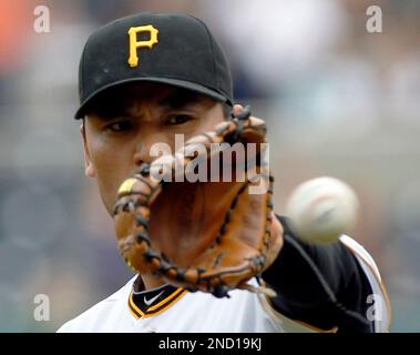 Pittsburgh Pirates relief pitcher Chan Ho Park (61) plays in the baseball  game between the Houston Astros and the Pittsburgh Pirates in Pittsburgh,  Friday, Sept. 24, 2010. (AP Photo/Keith Srakocic Stock Photo - Alamy