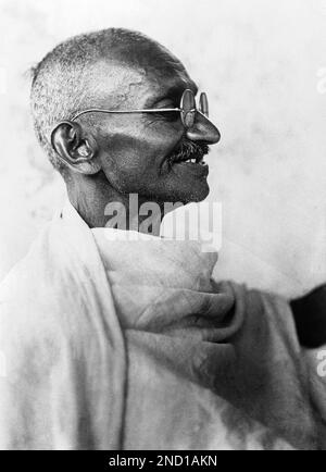 Mahatma Gandhi smiling 1930 Stock Photo - Alamy