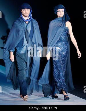 Italian fashion designer Giorgio Armani talks to models after presenting  his Giorgio Armani women's Spring-Summer 2012 fashion collection in Milan,  Italy, Monday, Sept. 26, 2011. (AP Photo/Luca Bruno Stock Photo - Alamy