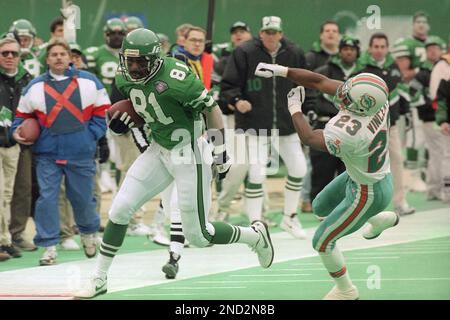 New York Jets wide receiver Art Monk catches a pass during a