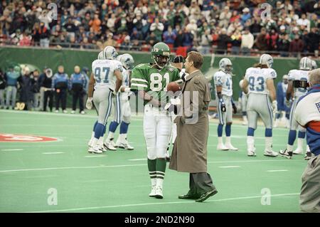 New York Jets wide receiver Art Monk catches a pass during a