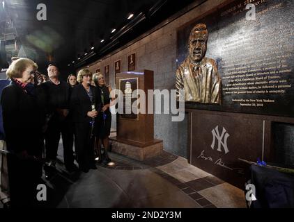 Yanks dedicate monument to Steinbrenner before Monday's game