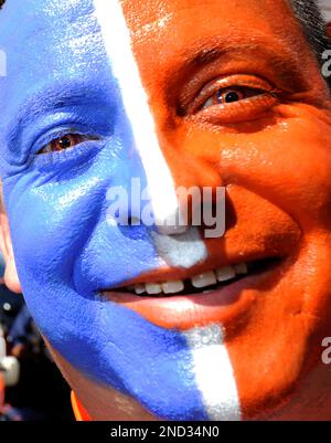 A Denver Broncos fan weers a big hat prior to the start of an NFL football  game between the Denver Broncos and the New York Jets Sunday, Oct. 17,  2010, in Denver. (AP Photo/ Barry Gutierrez Stock Photo - Alamy