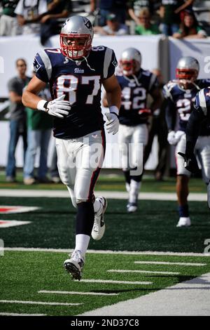 East Rutherford, New Jersey, USA. 2nd Jan, 2022. Tampa Bay Buccaneers tight  end ROB GRONKOWSKI (87) runs for a first down at MetLife Stadium in East  Rutherford New Jersey Tampa Bay New