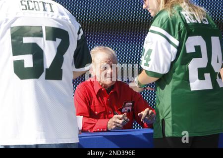 Former New York Jets' player Freeman McNeil during halftime of an NFL  football game Monday, Oct. 17, 2011 in East Rutherford, N.J. (AP Photo/Bill  Kostroun Stock Photo - Alamy