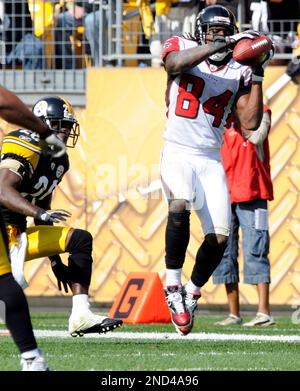 Atlanta Falcons wide receiver Roddy White (84) runs with the ball during  the NFL football Pro Bowl Sunday, Jan. 31, 2010, in Miami. (AP Photo/Eric  Gay Stock Photo - Alamy