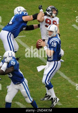 Houston Texans rookie defensive end Connor Barwin (98) during a NFL  football practice Tuesday, June 16, 2009 in Houston. (AP Photo/David J.  Phillip Stock Photo - Alamy