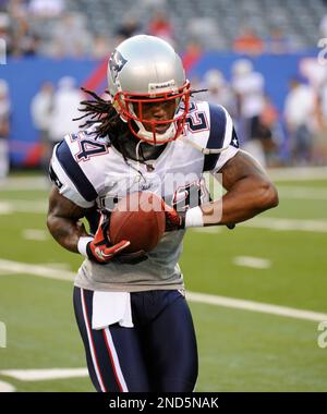 New England Patriots' Jonathan Wilhite (24) warms up before the NFL  football game against the Houston Texans Sunday, Jan. 3, 2010 in Houston.  (AP Photo/Donna McWilliam Stock Photo - Alamy