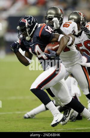 Tampa Bay Buccaneers Michael Spurlock (81) escapes San Francisco 49ers  Reggie Smith (30) on a punt