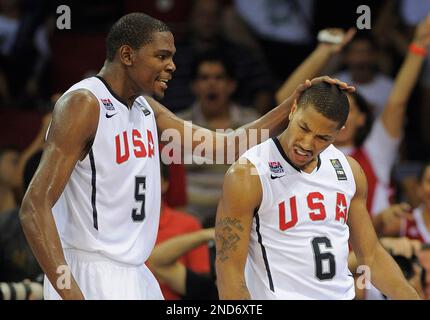 USA's Kevin Durant, left, congratulates Derrick Rose after scoring during  the preliminary round of the World Basketball Championship, Monday, Aug.  30, 2010, in Istanbul, Turkey. (AP Photo/Mark J. Terrill Stock Photo - Alamy