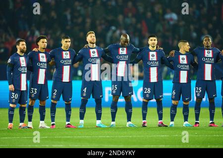 Memorial minute for the earthquake victims in Syria and Turkey Lionel Messi, PSG 30 Warren Zaire-Emery, PSG 33 Achraf Hakimi, PSG 2 Sergio Ramos, PSG 4 Danilo Pereira, PSG 15 Carlos Soler, PSG 28 Marco VERRATTI, PSG 6 Nuno Mendes, PSG 25  in the eighth finals match   PARIS SG - FC BAYERN MUENCHEN 0-1 of football UEFA Champions League, match  in season 2022/2023 in Paris, Feb 14, 2022.  Achtelfinale, FCB, Munich, PSG © Peter Schatz / Alamy Live News Stock Photo