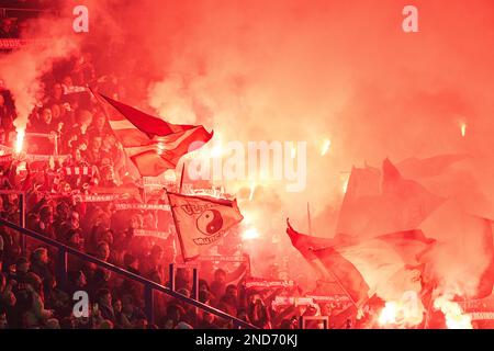 FCB fans in the eighth finals match   PARIS SG - FC BAYERN MUENCHEN 0-1 of football UEFA Champions League, match  in season 2022/2023 in Paris, Feb 14, 2022.  Achtelfinale, FCB, Munich, PSG © Peter Schatz / Alamy Live News Stock Photo