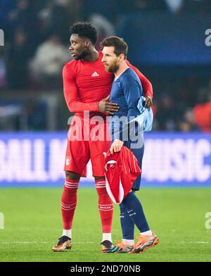 Alphonso DAVIES, FCB 19 change jersey with Lionel Messi, PSG 30