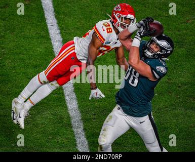 Glendale, USA. 12th Feb, 2023. Kansas City Chiefs cornerback L'Jarius Sneed couldn't keep Philadelphia Eagles punter Arryn Siposs from catching a pass pinned against his helmet during Super Bowl LVII Sunday, Feb. 12, 2023, in Glendale, Arizona. (Photo by Rich Sugg/The Kansas City Star/TNS/Sipa USA) Credit: Sipa USA/Alamy Live News Stock Photo