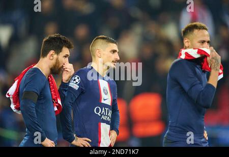 Alphonso DAVIES, FCB 19 change jersey with Lionel Messi, PSG 30