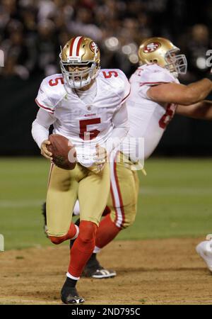 San Francisco 49ers' David Carr (5) before an NFL football game in San  Francisco, Sunday, Oct. 17, 2010. (AP Photo/Paul Sakuma Stock Photo - Alamy