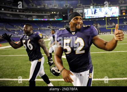 Baltimore Ravens linebackers Ray Lewis, foreground, and Terrell Suggs chat  during training camp in Owings Mills, Maryland, Tuesday, August 2, 2011.  (Photo by Karl Merton Ferron/Baltimore Sun/MCT/Sipa USA Stock Photo - Alamy