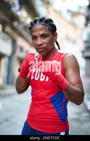 Conheça Namíbia Rodriguez, pioneira do boxe feminino