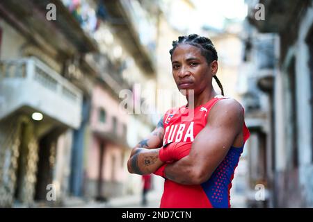 Conheça Namíbia Rodriguez, pioneira do boxe feminino