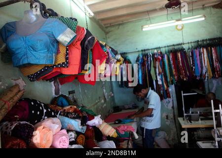 Prostitutes In Kamathipura The Red Light District Of Bombay Mumbai Prostitutes In Kamathipura The Red Light District Of Bombay Mumbai