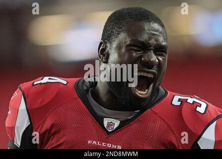 Atlanta Falcons full back Ovie Mughelli (34) is pictured prior to their NFL  football game at the Georgia Dome in Atlanta Sunday, Dec. 6, 2009, (AP  Photo/Dave Martin Stock Photo - Alamy