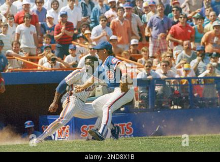 New York Mets Mookie Wilson batting at the spring training baseball  facility in St. Petersburg, Florida on March 12, 1989 Stock Photo - Alamy