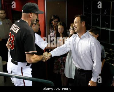 Arizona Diamondbacks Luis Gonzalez (L) and manager Bob Melvin (R