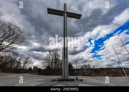 Gdynia, Poland - April 2022: Small square with viewpoint Kamienna Gora and big cross at center Stock Photo