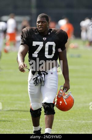 Cleveland Browns offensive lineman Hank Fraley at the Cleveland Browns NFL  football training camp Sunday, Aug. 2, 2009, in Berea, Ohio. (AP Photo/Tony  Dejak Stock Photo - Alamy