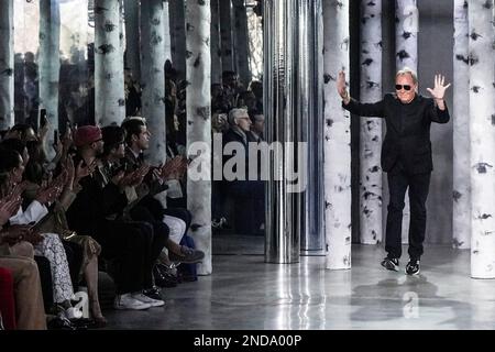 Fashion designer Michael Kors appears on the runway after showing his  latest collection during Fashion Week, Wednesday, Feb. 15, 2023, in New  York. (AP Photo/Bebeto Matthews Stock Photo - Alamy