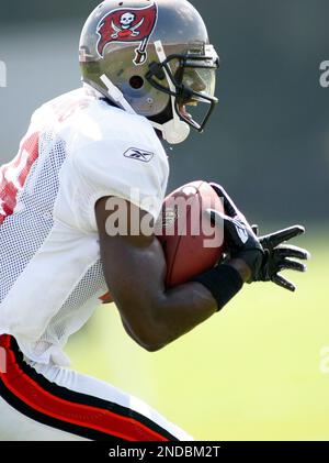 Photo: Tampa Bay Buccaneers Mike Williams catches a screen pass against the Dallas  Cowboys in Arlington, Texas. - ARL2012092315 