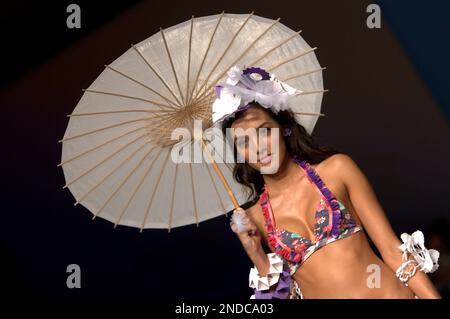 Models wear creations from the Colombian fashion brand Leonisa at the  Colombia Moda fashion show in Medellin, Colombia, Wednesday, July 29, 2009.  (AP Photo/Luis Benavides Stock Photo - Alamy