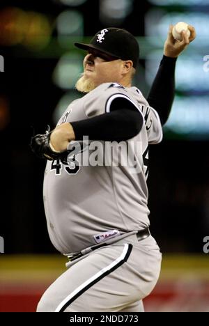 Chicago White Sox pitcher Bobby Jenks against the Minnesota Twins in a  baseball game Thursday, Aug. 19, 2010 in Minneapolis. (AP Photo/Jim Mone  Stock Photo - Alamy