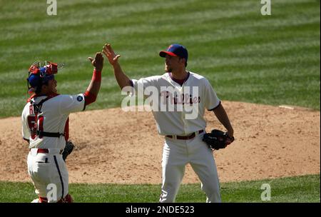World Series: Brad Lidge, Carlos Ruiz reunite for first pitch in pivotal  Game 5