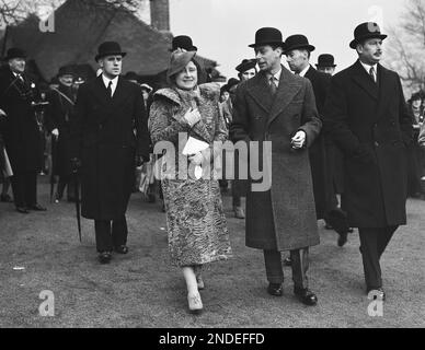 King George VI walking with wife Queen Elizabeth and daughter Princess ...