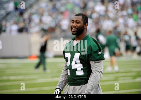 Photo: New York Jets Darrelle Revis watches New England Patriots