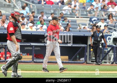 Astros new manager Brad Mills (2) gets introduced and shakes hands with the  Giants manager Bruce Bochy (15). The San Francisco Giants beat the Astros  in their home opener 5 - 2