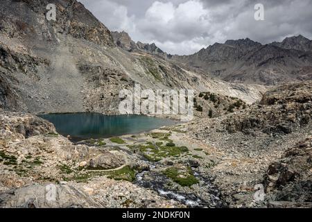 Helen Lake on the southern side of Muir pass along the Pacific Crest Trail in Kings Canyon National Park Stock Photo