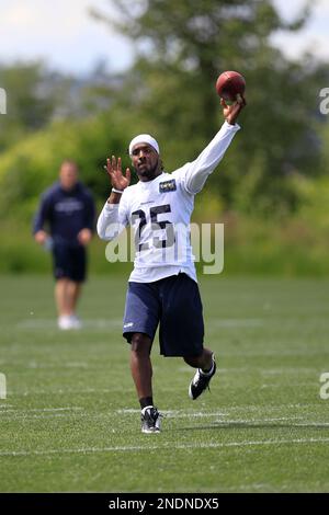 Seattle Seahawks' Jamar Adams in action during a NFL football practice  Monday, Aug. 2, 2010, in Renton, Wash. (AP Photo/Elaine Thompson Stock  Photo - Alamy