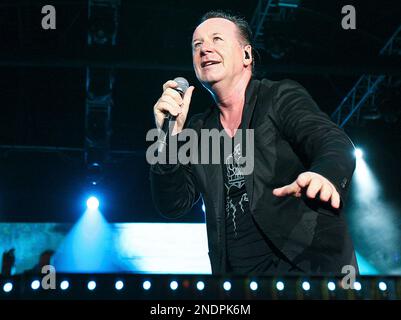 JIM KERR Scottish rock singer about 1985 Stock Photo - Alamy