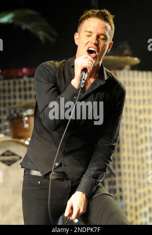 ARCHIV - Brandon Flowers, von der Band The Killers, singt am 18