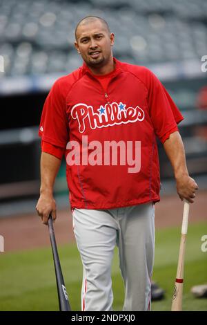 Philadelphia Phillies' Shane Victorino warms up on deck before