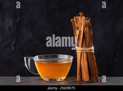 Uncaria tomentosa - Medicinal cat's claw tea Stock Photo