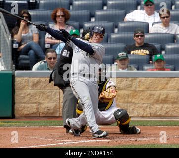 Milwaukee Brewers center fielder Jim Edmonds (15) at bat during