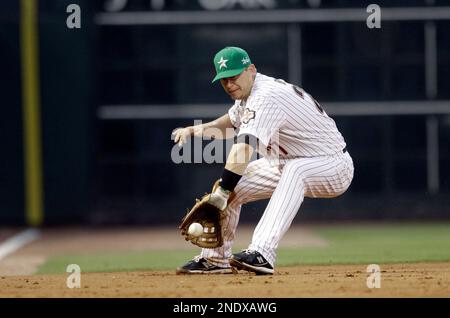 Geoff Blum of Chicago rounds third after hitting a home run in the News  Photo - Getty Images