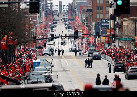 Thousands of Chiefs fans line Kansas City streets to celebrate